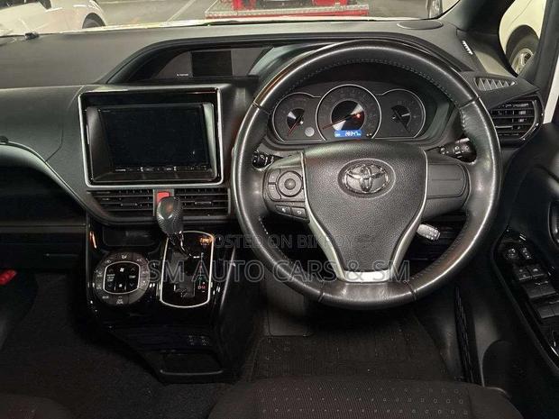 Toyota Noah 2.0 FWD (8 Seater) 2021 Pearl