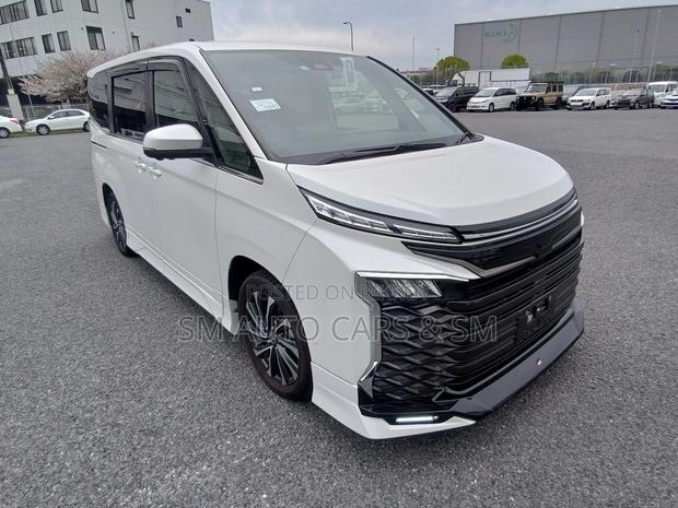 Toyota Voxy Hybrid S-Z 2WD 7-Seater 2023 Pearl