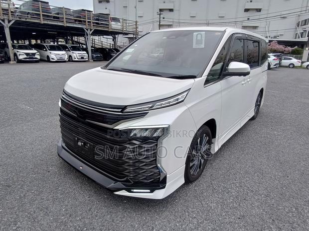 Toyota Voxy Hybrid S-Z 2WD 7-Seater 2023 Pearl