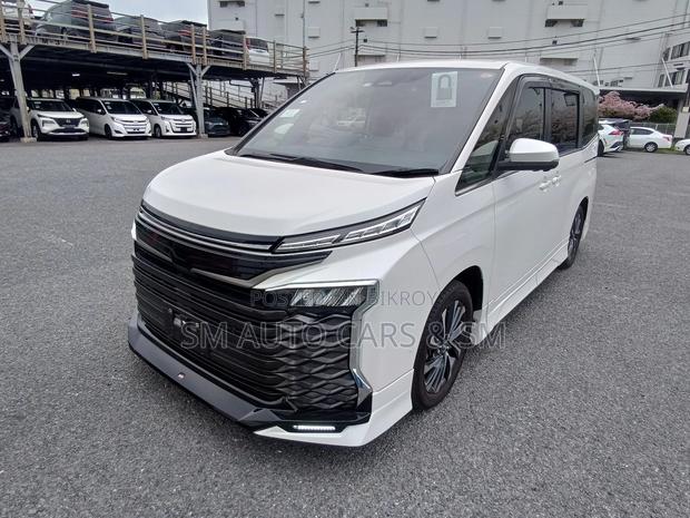 Toyota Voxy Hybrid S-Z 2WD 7-Seater 2023 Pearl