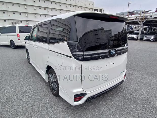 Toyota Voxy Hybrid S-Z 2WD 7-Seater 2023 Pearl