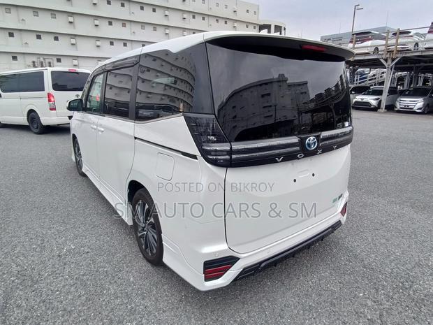 Toyota Voxy Hybrid S-Z 2WD 7-Seater 2023 Pearl