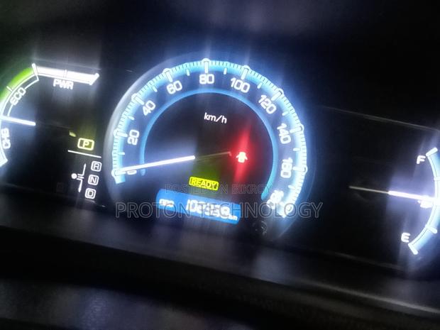 Toyota Noah 1.8 FWD Hybrid (7 Seater) 2015 Purple