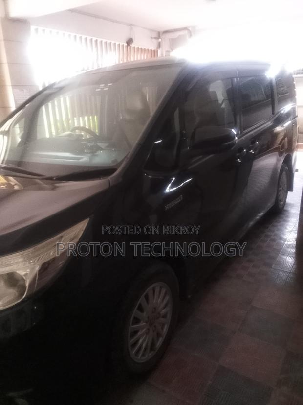 Toyota Noah 1.8 FWD Hybrid (7 Seater) 2015 Purple