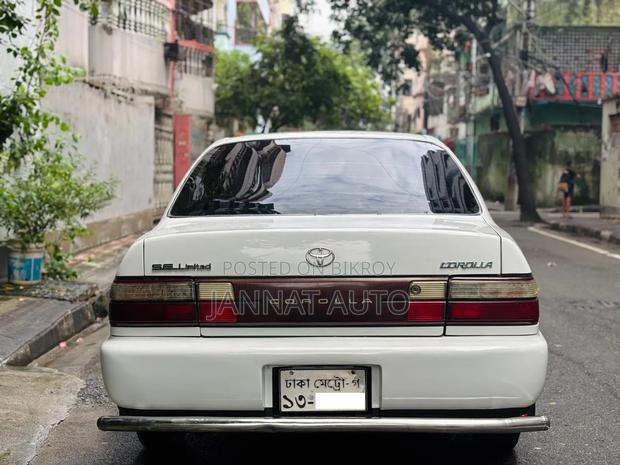 Toyota Corolla 1993 White
