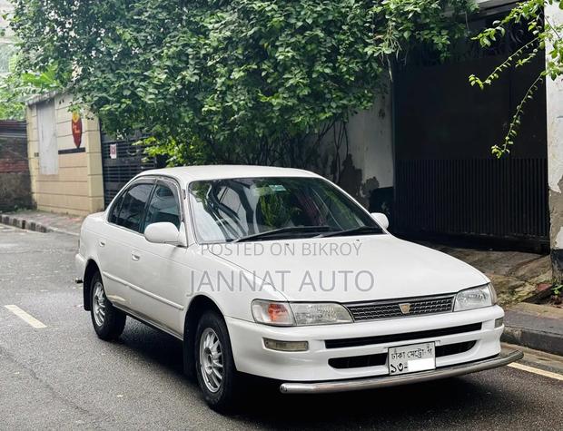 Toyota Corolla 1993 White