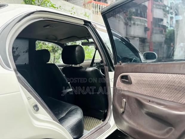 Toyota Corolla 1993 White