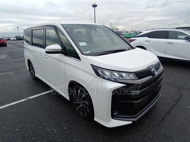 Toyota Noah 2024 Pearl