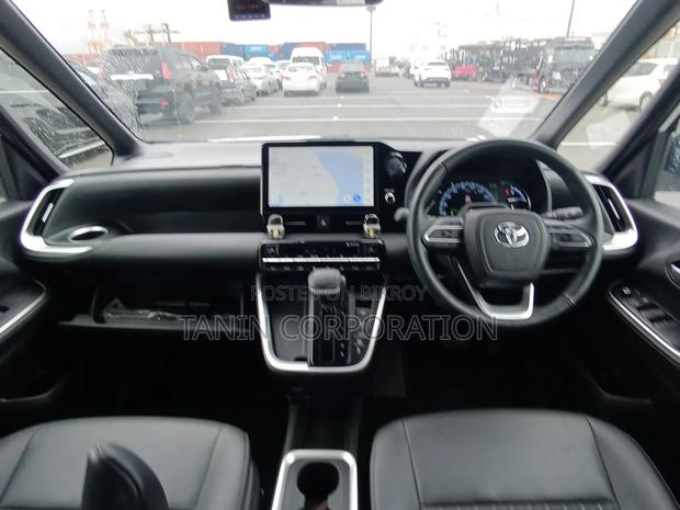 Toyota Noah 2024 Pearl