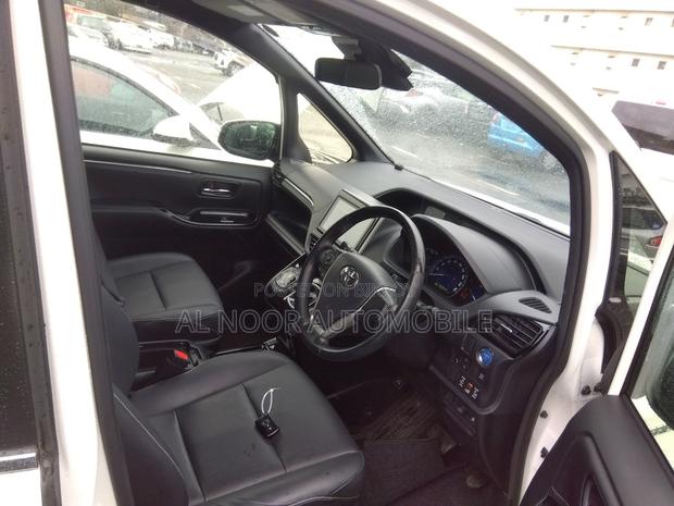 Toyota Esquire 2021 Pearl