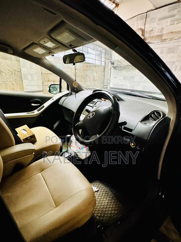 Toyota Vitz 2009 Black
