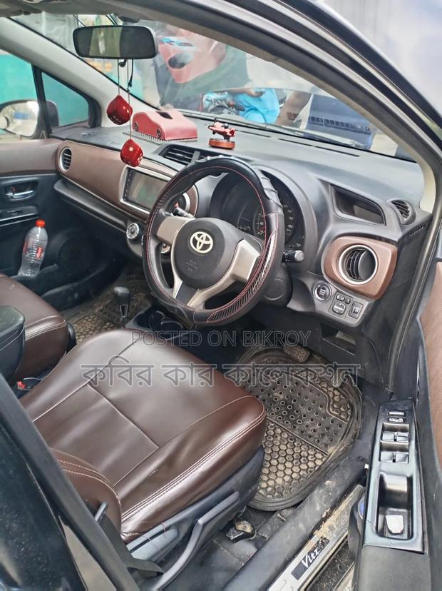 Toyota Vitz 2011 Black