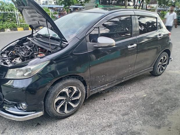 Toyota Vitz 2011 Black