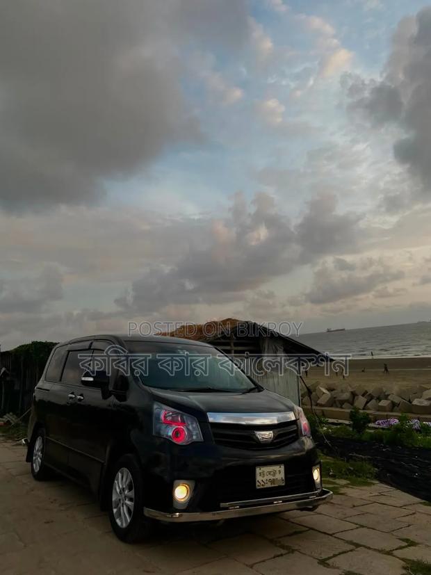 Toyota Noah 2012 Black