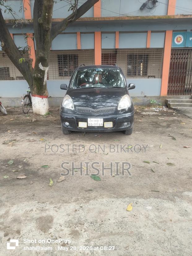 Toyota Fun Cargo 2006 Black