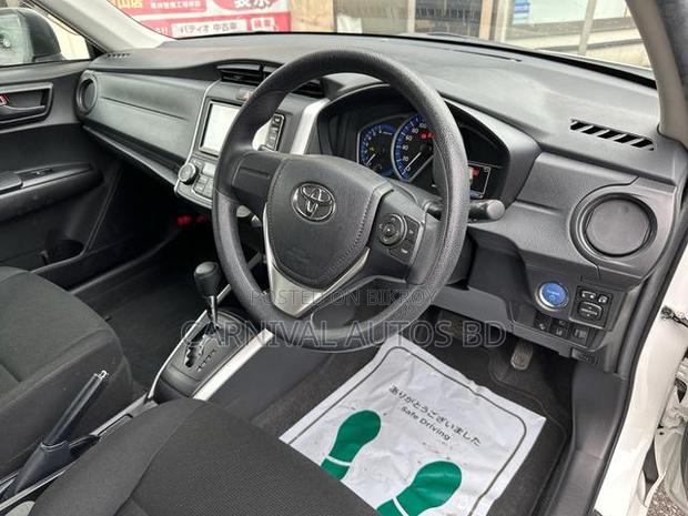 Toyota Corolla Fielder 1.5 Hybrid FWD 2021 Pearl