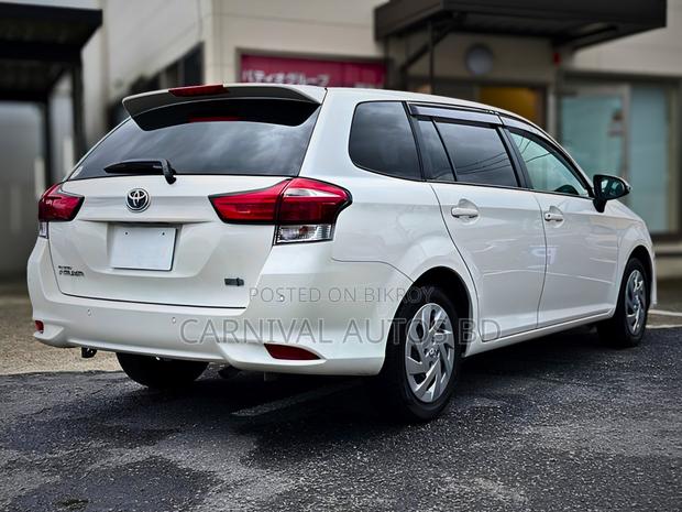 Toyota Corolla Fielder 1.5 Hybrid FWD 2021 Pearl
