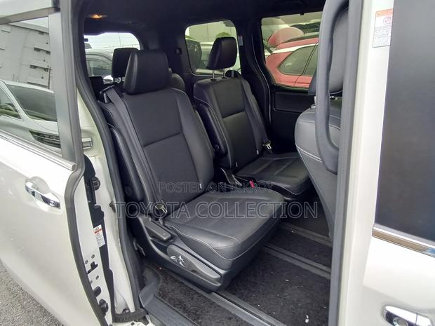 Toyota Esquire 2021 Pearl
