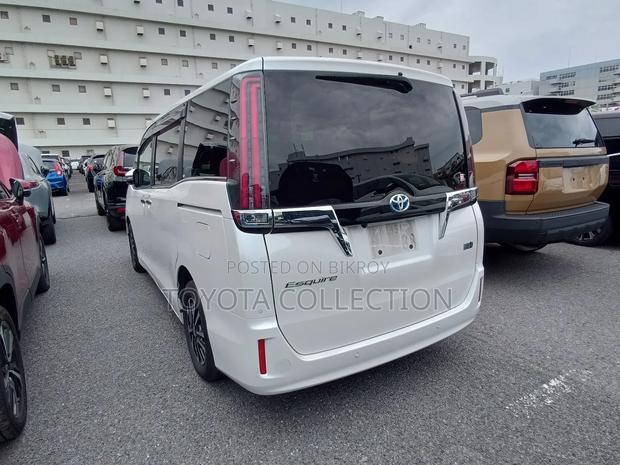 Toyota Esquire 2021 Pearl