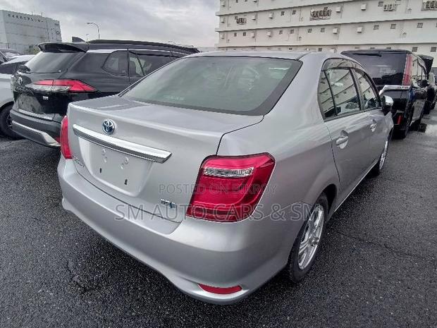 Toyota Axio 2021 Silver
