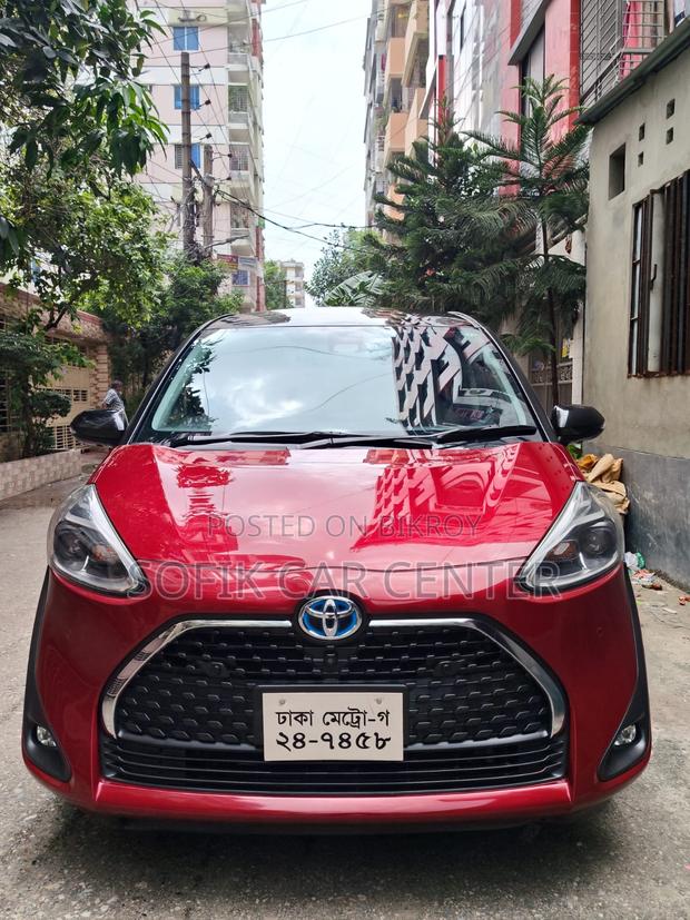 Toyota Sienta 2020 Red