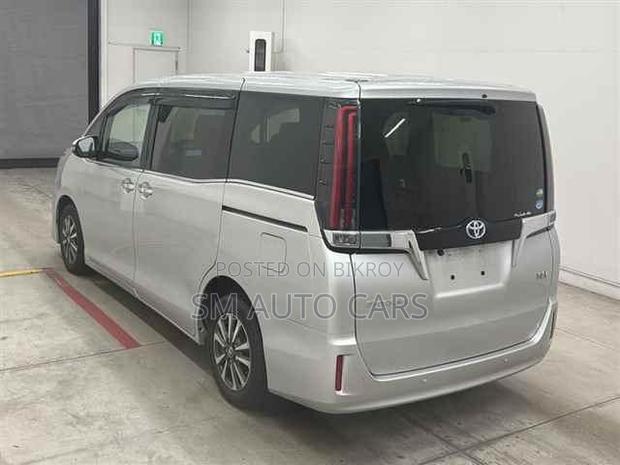 Toyota Esquire 1.8 FWD Hybrid (7 Seater) 2021 Silver