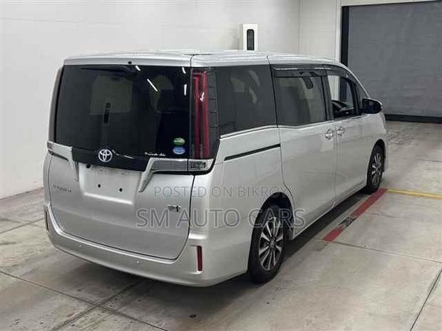 Toyota Esquire 1.8 FWD Hybrid (7 Seater) 2021 Silver