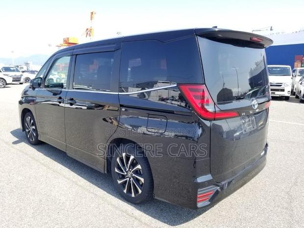 Toyota Noah 2022 Black