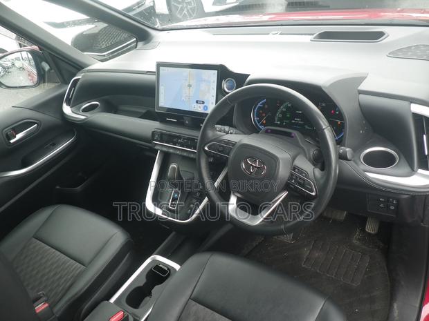 Toyota Noah 2022 Red