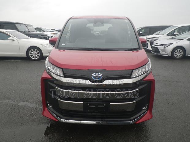 Toyota Noah 2022 Red