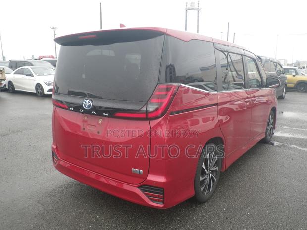Toyota Noah 2022 Red