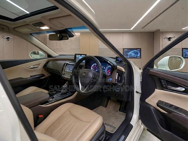 Toyota Crown 2018 White