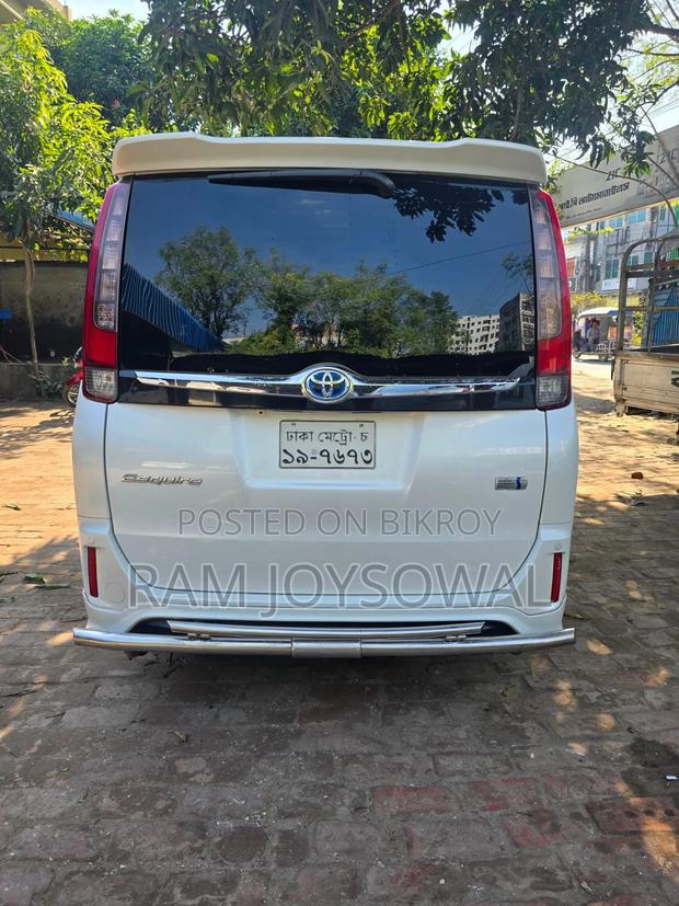 Toyota Esquire 1.8 FWD Hybrid (7 Seater) 2014 White