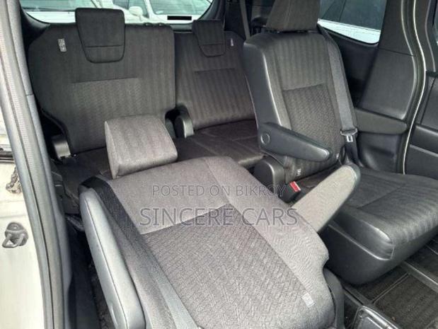 Toyota Voxy 2022 Pearl