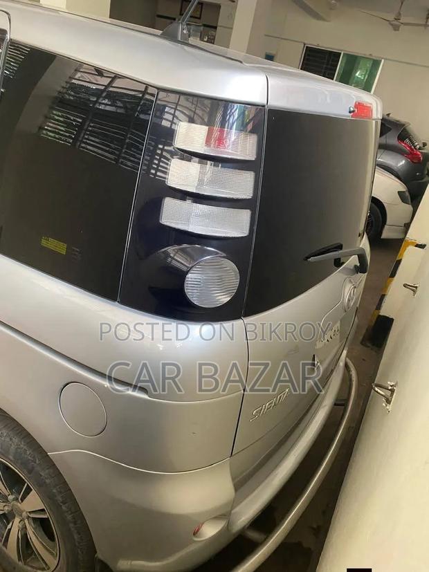 Toyota Sienta 1.5 FWD 2010 Silver