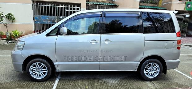 Toyota Noah 2.0 FWD (8 Seater) 2002 Silver