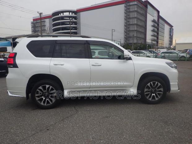Toyota Land Cruiser Prado 2022 White