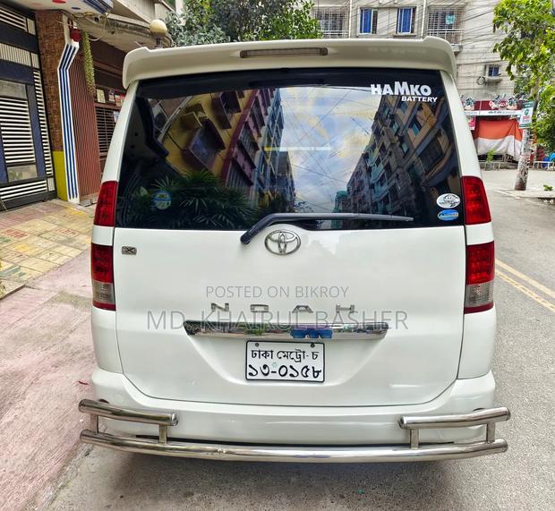 Toyota Noah 2004 Pearl
