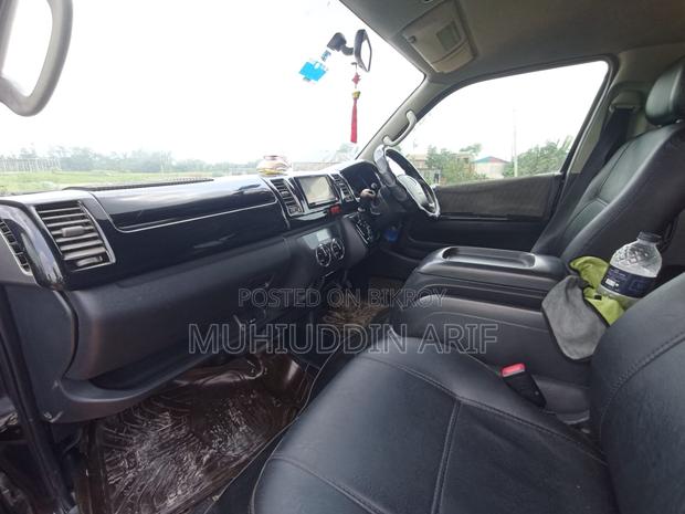 Toyota Grand HiAce 2002 Black