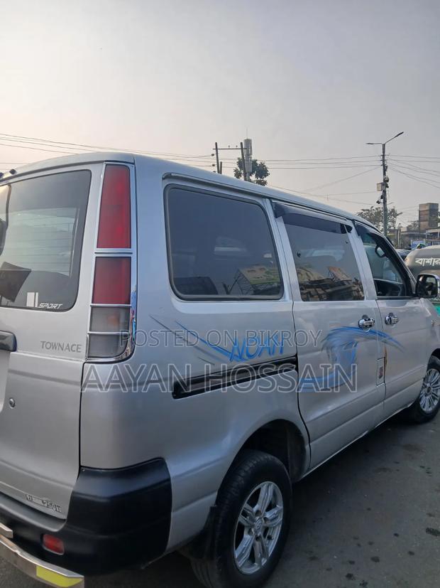 Toyota Noah 2005 Silver