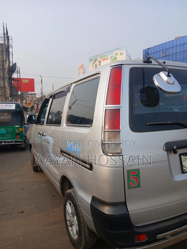 Toyota Noah 2005 Silver