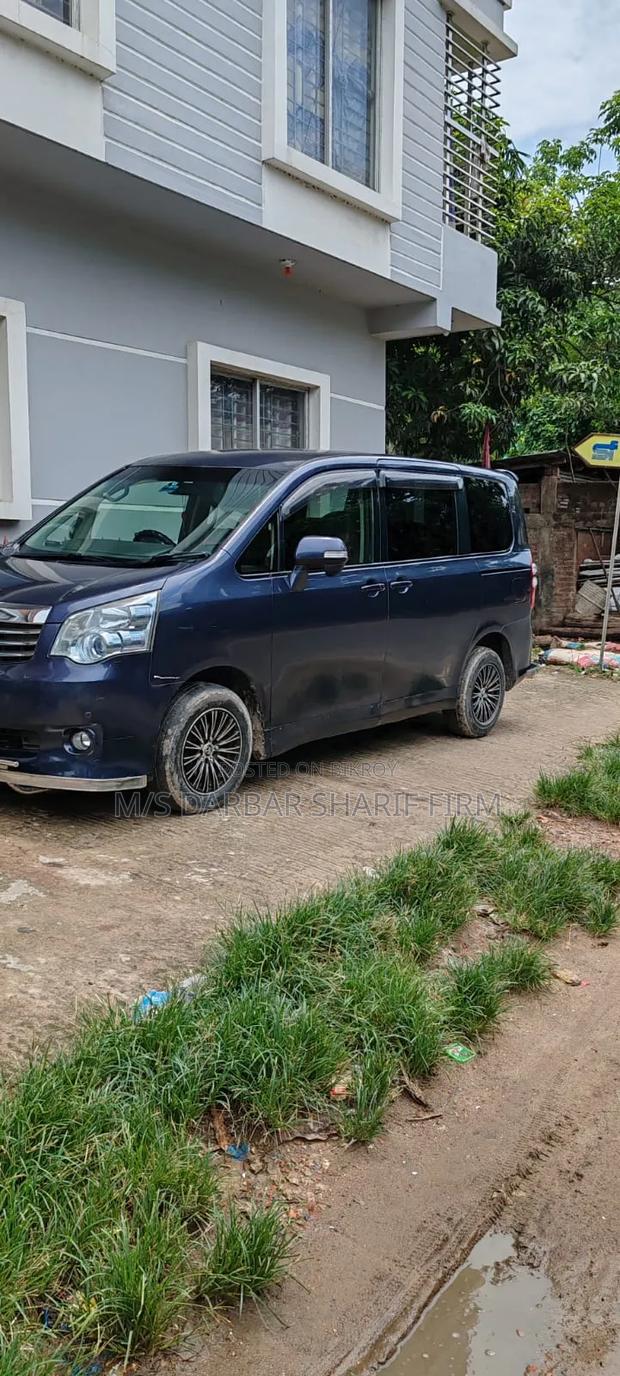 Toyota Noah 2013 Gray