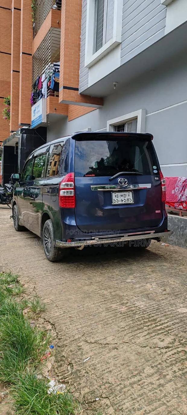 Toyota Noah 2013 Gray