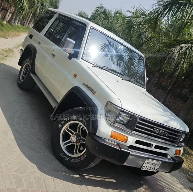 Toyota Land Cruiser 1996 White