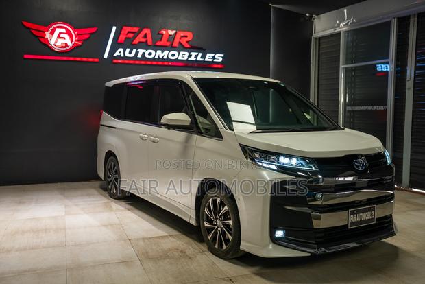 Toyota Noah 2022 Pearl