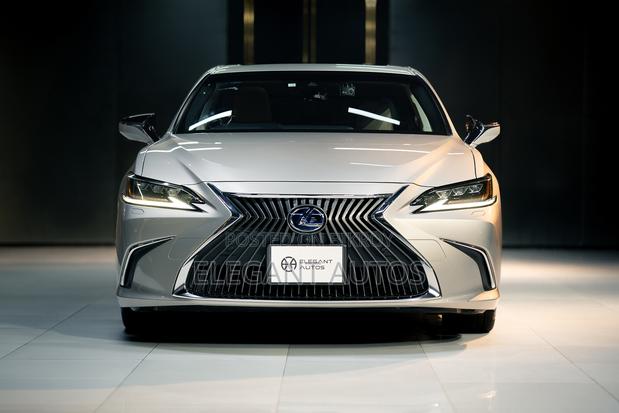 Lexus ES 300h Ultra Luxury 2020 Beige