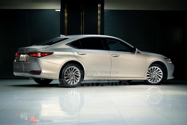 Lexus ES 300h Ultra Luxury 2020 Beige