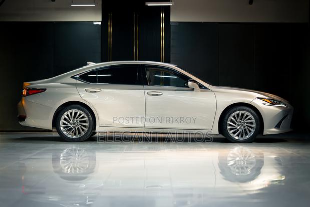 Lexus ES 300h Ultra Luxury 2020 Beige