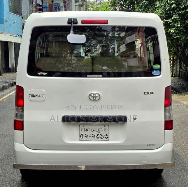 Toyota Noah 2017 White