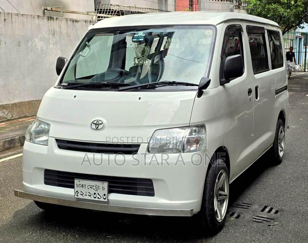 Toyota Noah 2017 White